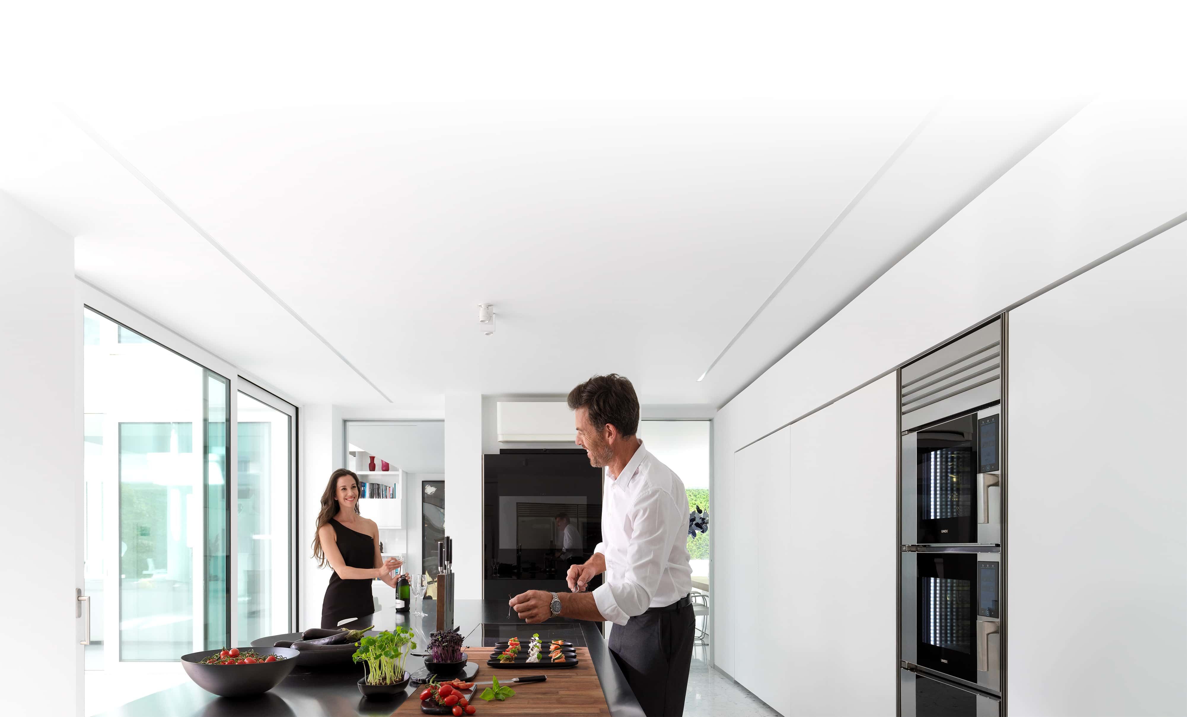 Exclusieve culinaire beleving in een luxe keuken met SuperOven smart oven van Unox Casa